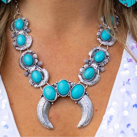 Southern Fried Chics | Feathered Love Necklace - Picture 1 of 4